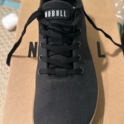 MENS SIZE 8.5 CANVAS TRAINER LOW