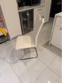 4-white chairs