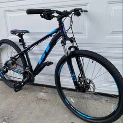 GT Mountain Bike Size Adult Small Wheels 27.5 Multiple Speeds Disc Brakes 