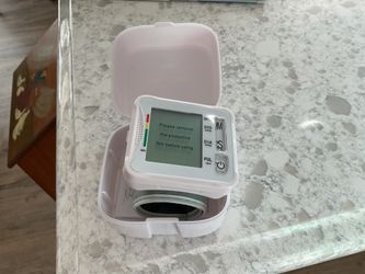 Wrist blood pressure monitor