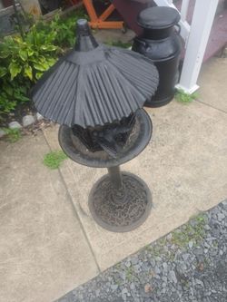 Cast iron bird feeder