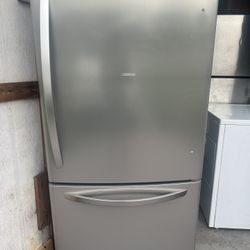 33” Stainless Steel Bottom Freezer Refrigerator 