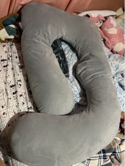 Momcozy pregnancy pillow