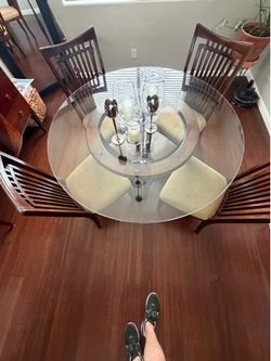 Dining Room Glass Table, base with 4 Chairs