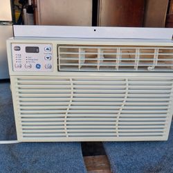 G.E. AIR CONDITIONER 