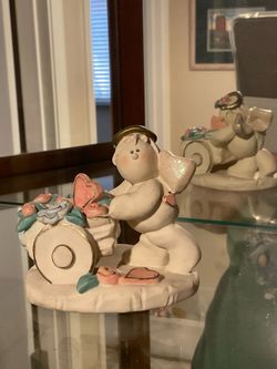 Angel hearts figurine