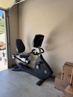 Life Fitness Recumbent Exercise Bike
