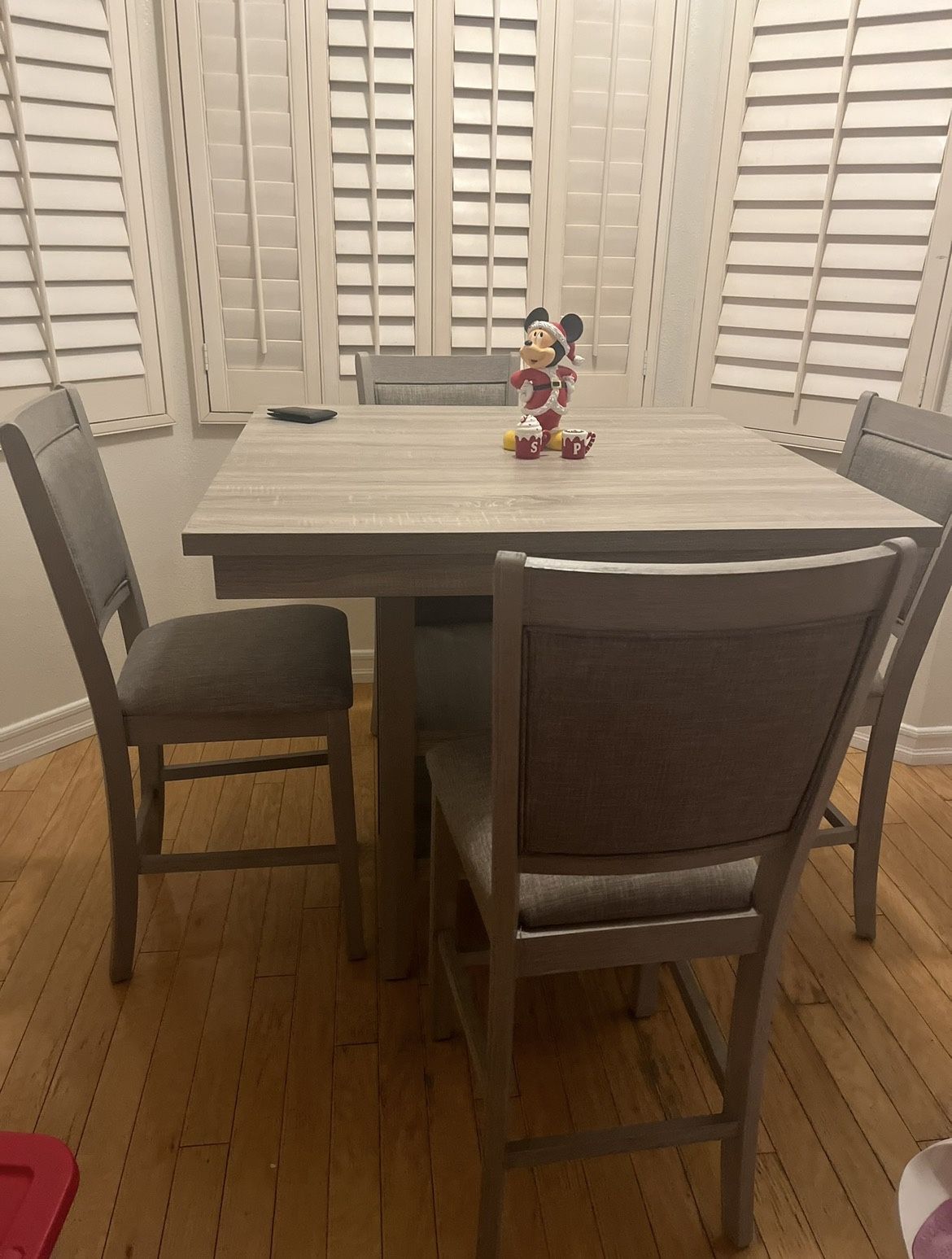 Beautiful Kitchen Table With Four Chairs