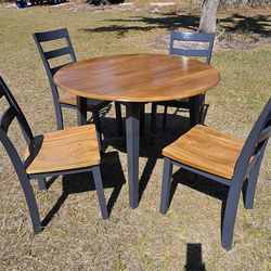 Gesthaven Drop Leaf 26"-42" Extendable Dining Table