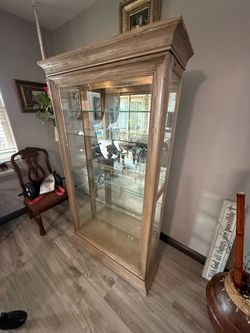Lighted 5 shelf Curio cabinet