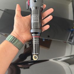 RockShox Deluxe RT, trunnion mount