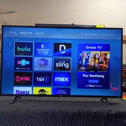 43 Inch ROKU TCL 4k Smart Beautiful Tv Comes With Remote Control Shows Great Picture Works Perfect Guaranteed 