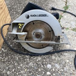 Saw- Electric - Black & Decker - With Extra Blades  0.