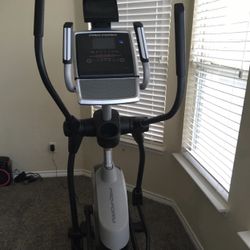 ProForm 520 E Elliptical – Great Condition