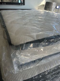Full size memory foam mattress in box