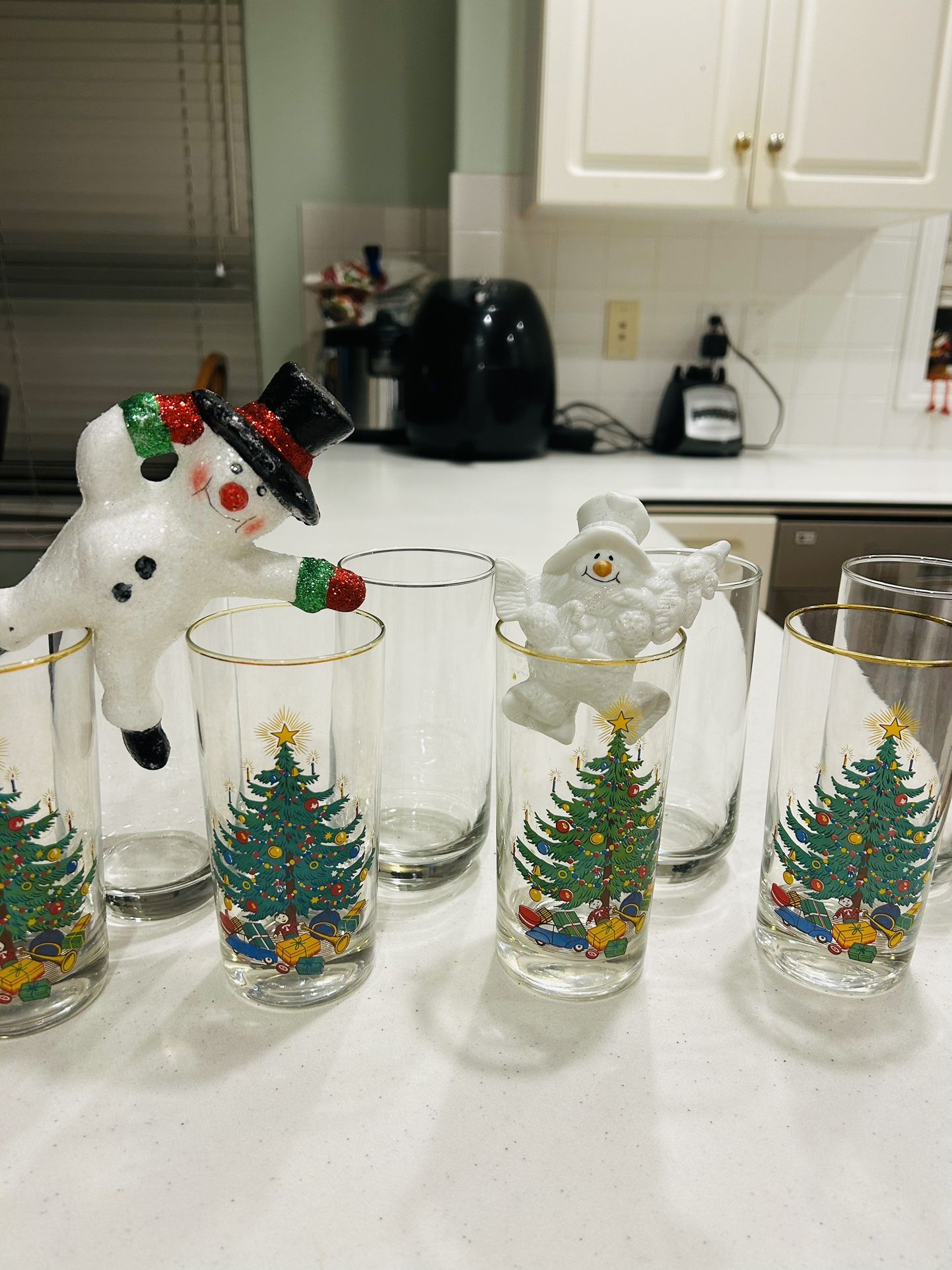 Christmas Cups And Cute Snowmen π Total Of 8 Cups 4 Have Christmas Trees