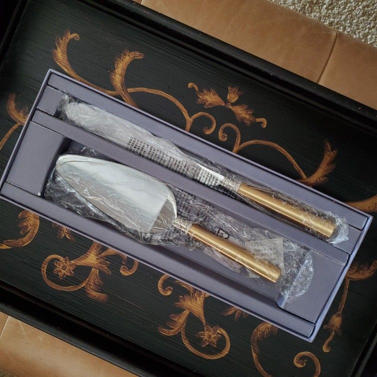 WEDDING CAKE SERVING SET - NIB
