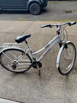 Schwinn Discover Hybrid Bike