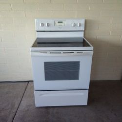 WHIRLPOOL STOVE, FREESTANDING 4.8 CU. FT, WFE320MOEW0. CHECK PICTURES FOR DIMENSIONS, IN PERFECT WORKING CONDITION 
