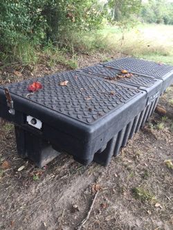Truck tool box