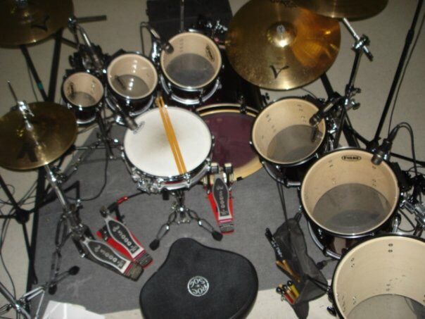 PEARL DRUM KIT. ZILDJIAN CYMBALS. DW PEDALS. LP TOYS. ROCNSOC THRONE