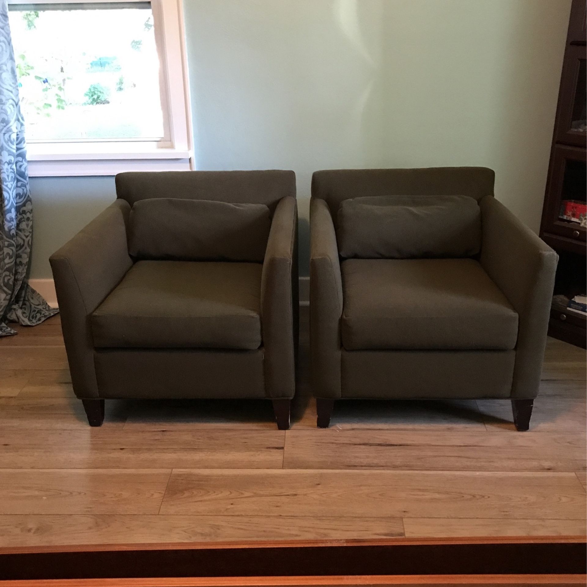 2 Comfortable Green Chairs