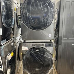 New Whirlpool 27” Front Load Washer & Gas Dryer Set 