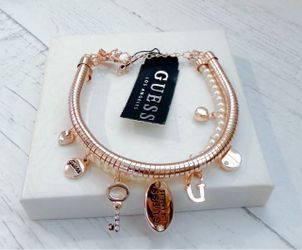Guess Bracelet, Los Angeles