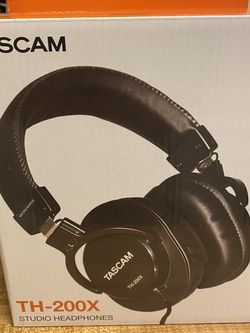 Techniques TH- 200x Studio Headphones