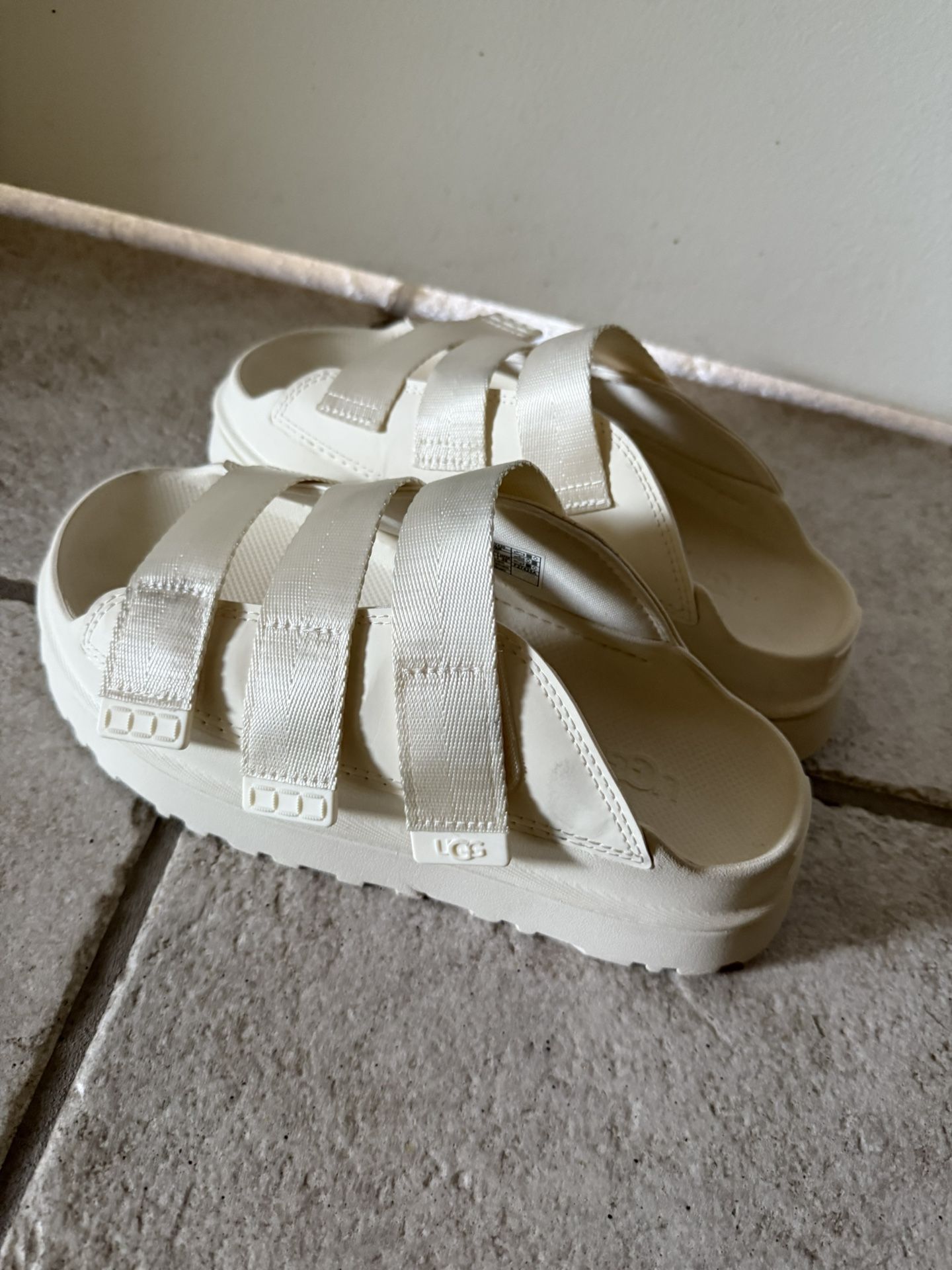 Uggs Goldenglow sandals Size 7 & 8
