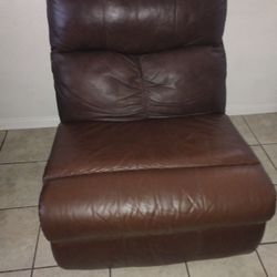 Brown Couch Chair $40 Pick Up Only In Bakersfield In The 93308 Area No Holds 