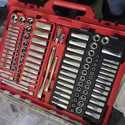 Milwaukee 106 piece packout socket set