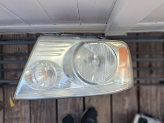 Driver side head light 2006 Ford F150 XLT 5.4