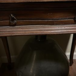 Small Desk/night stand/ end table. Has a front drawer. 