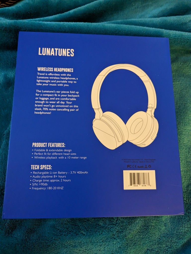 Over the head wireless Bluetooth headphones