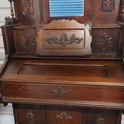 Antique Pump Organ 