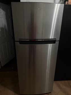 Whirlpool Stainless Steel Refrigerator – Great Condition