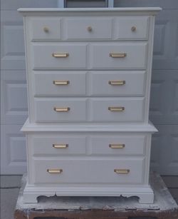 Gorgeous American Drew Cherry Chest of Drawers with 6 Drawers