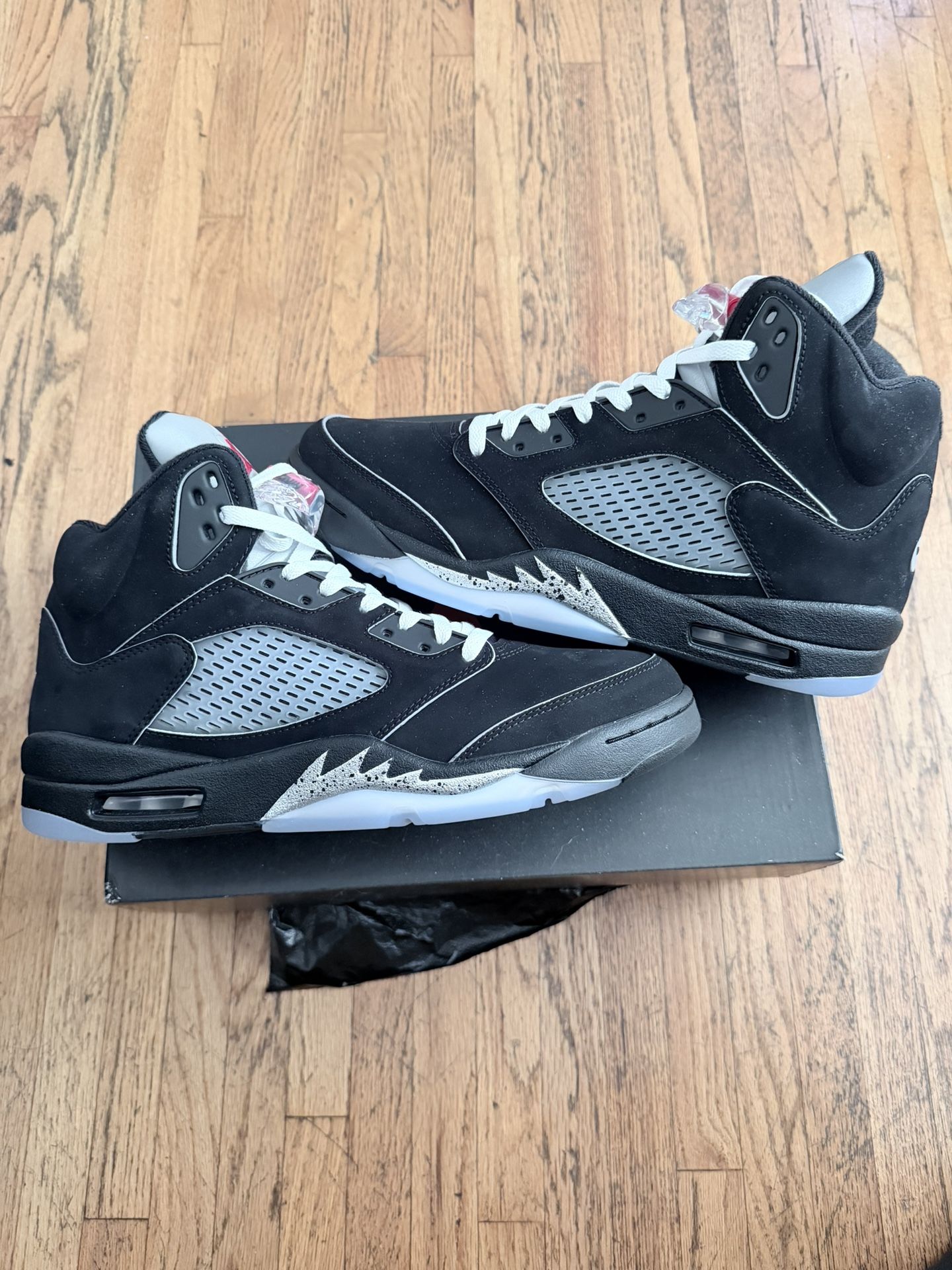 Air Jordan 5 “Black Metallic Reimagined” Sz 12