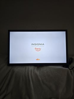 REDUCED PRICE 32" Insignia SMART FIRE TV w/ Wall Mount EXCELLENT CONDITION 