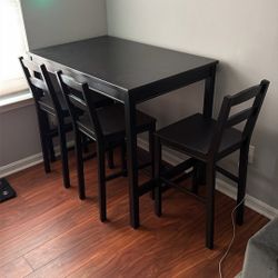 Dining Room Table and 4 chairs