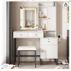 White Vanity Desk with Lighted Mirror & Stool – Excellent Condition 