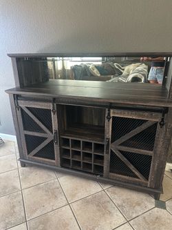Farmhouse coffee bar / wine bar