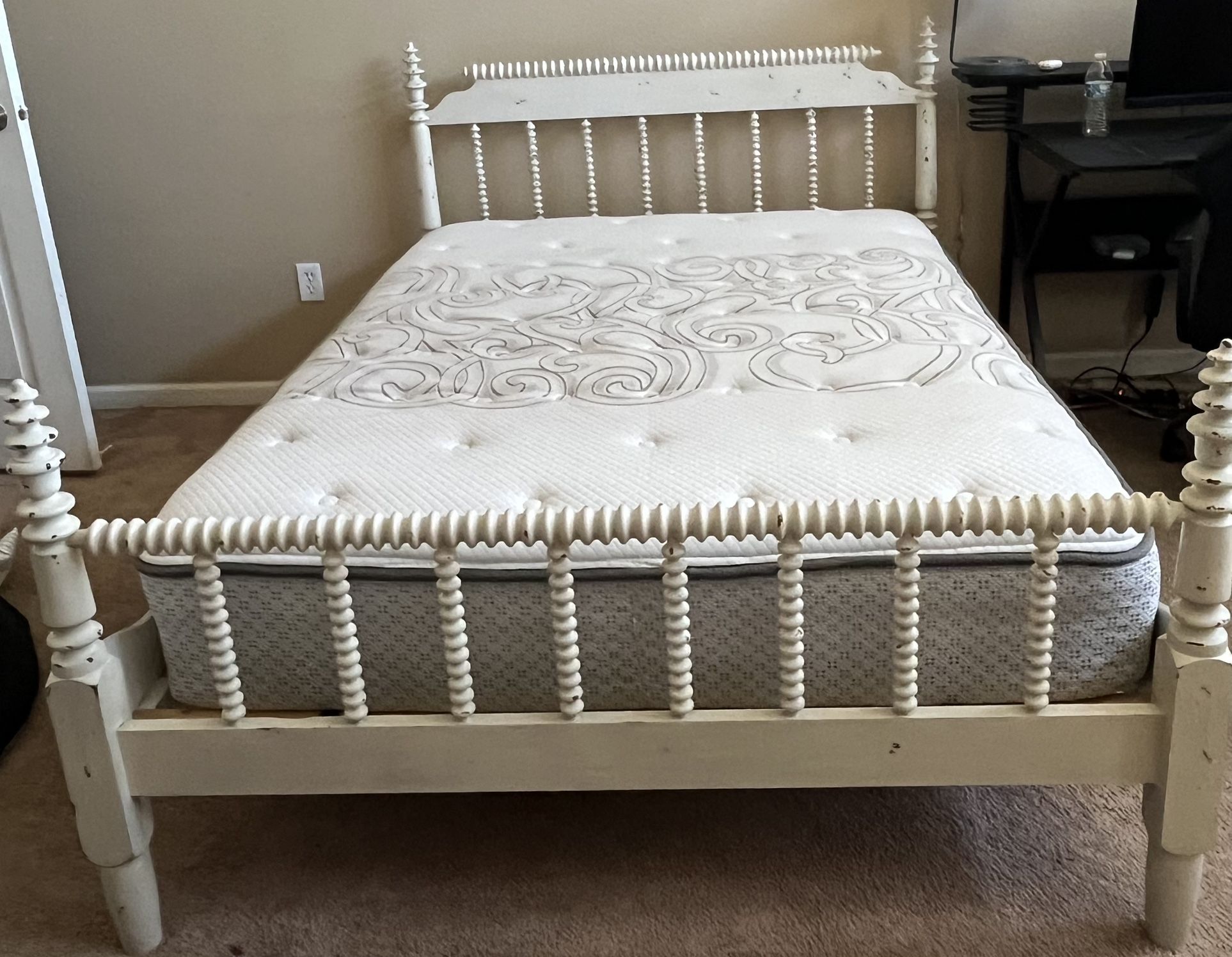 Queen Size Bed, Double Pillow Mattress Included.