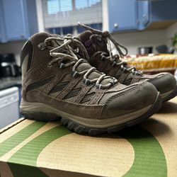 Women’s Size 6.5 Columbia Hiking Boots 