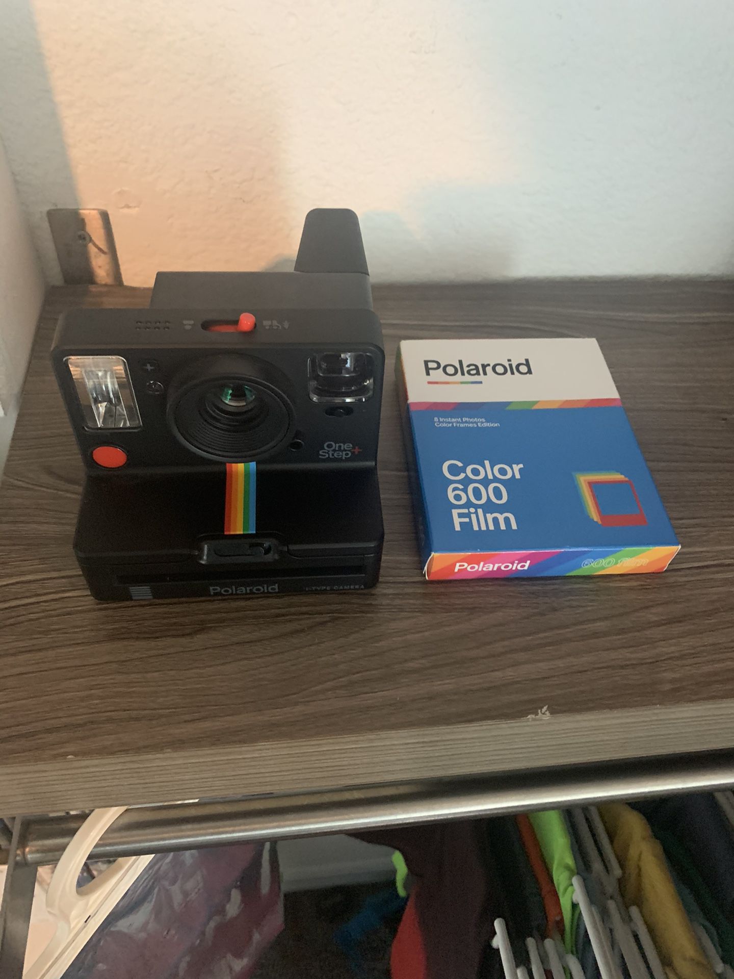 Polaroid OneStep+ I-type Camera + 600 film