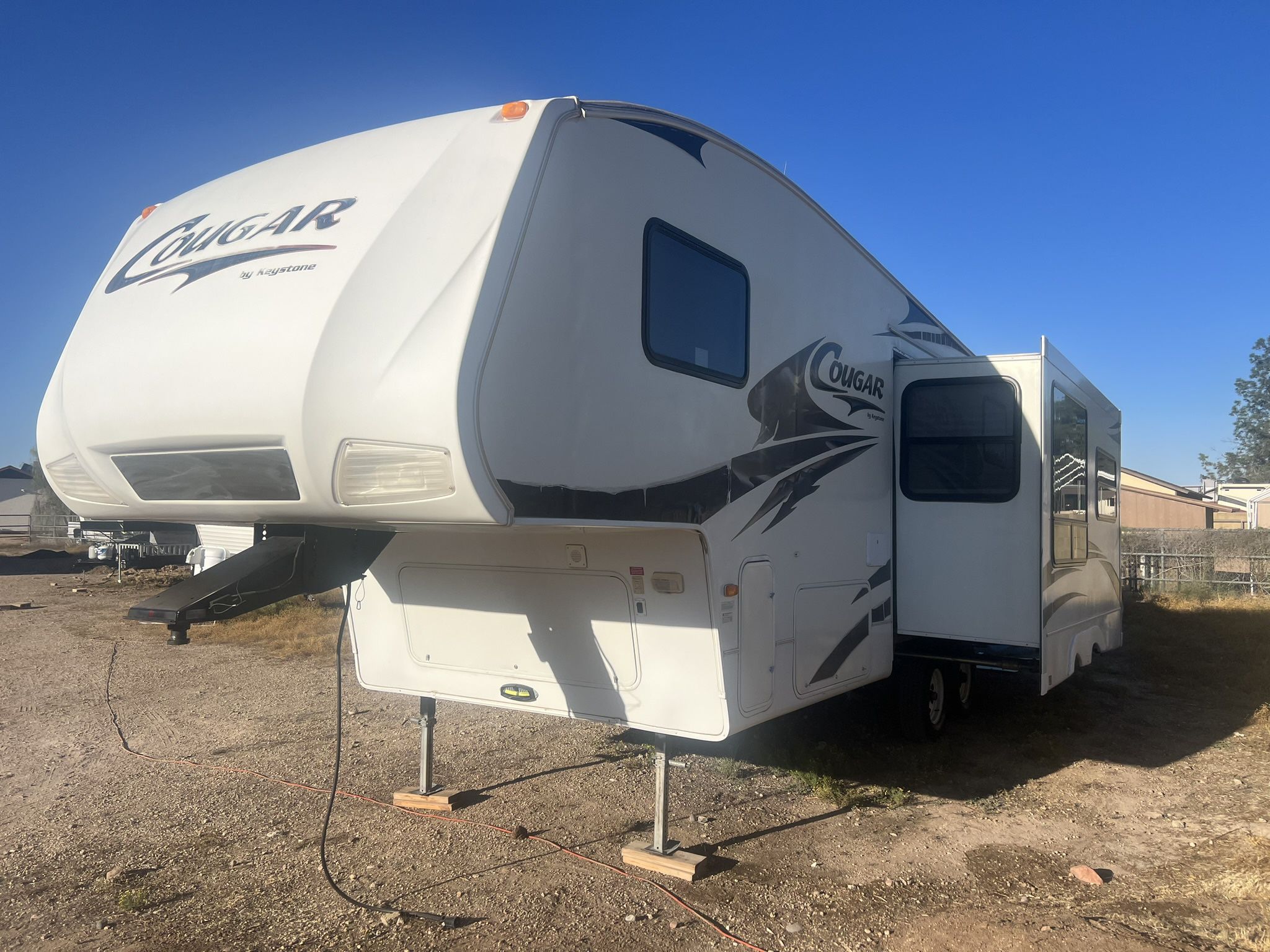 2008 cougar 29 foot fifth wheel travel trailer with polar package half ton towable looks great