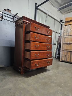 Dresser