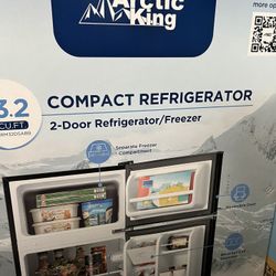 Arctic King 3.2 Mini Fridge 