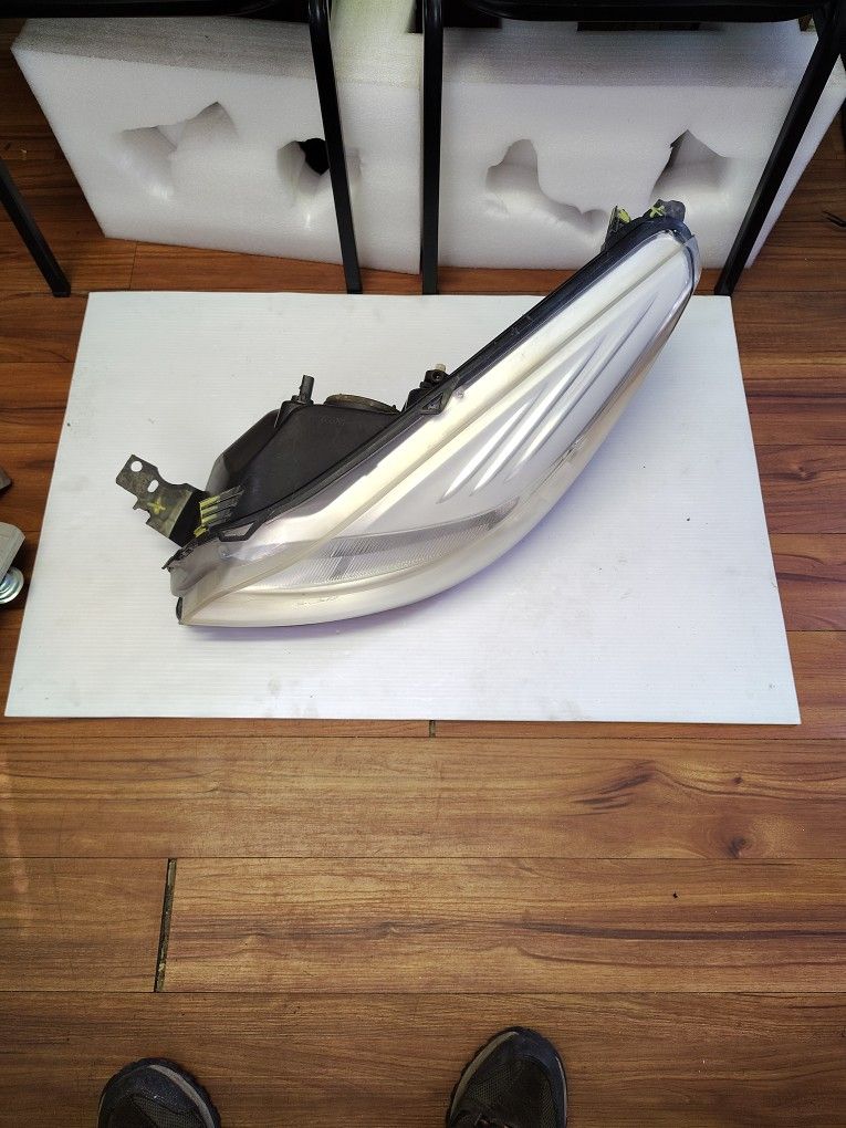 13-16 Ford Escape Headlight Assembly